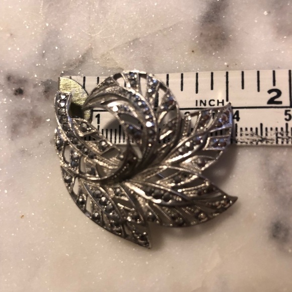 ANTIQUE Art Deco Sterling Silver & Marcasite Leaf Brooch 1.5” x 1.4” 1920s - 30s - Picture 2 of 5